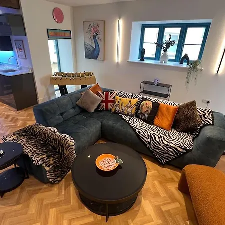 Quirky Getaway @ The Old Bakery Holiday home Bristol