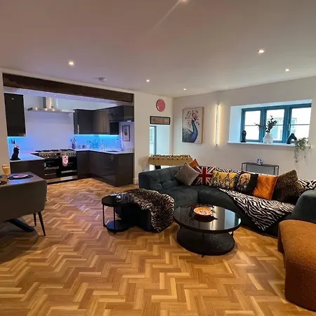 Quirky Getaway @ The Old Bakery Holiday home