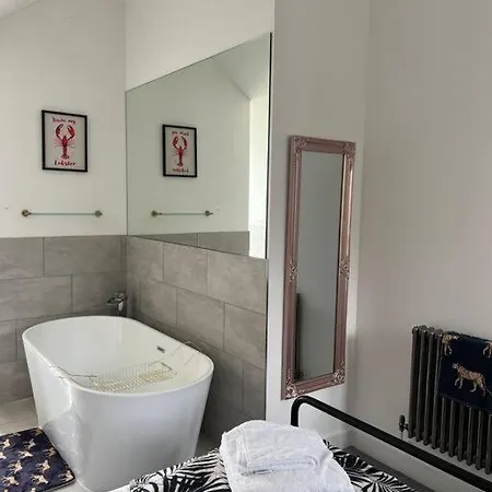 Quirky Getaway @ The Old Bakery Holiday home