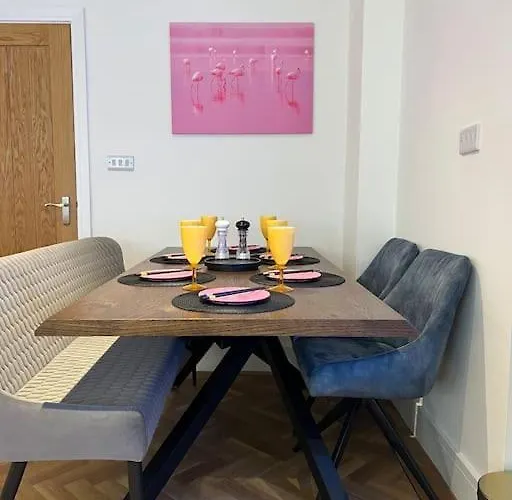 Quirky Getaway @ The Old Bakery Holiday home Bristol