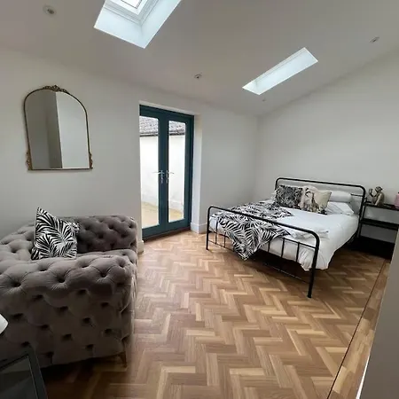 Quirky Getaway @ The Old Bakery * Bristol