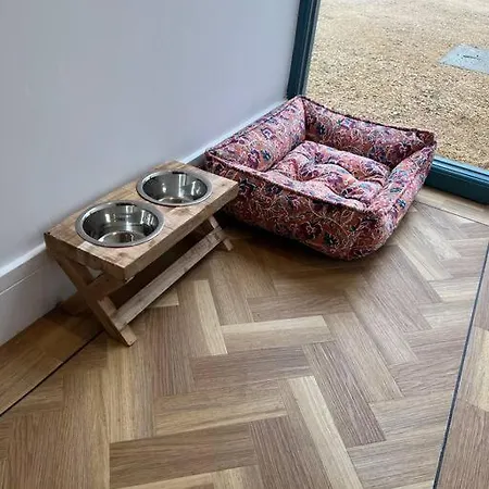 Quirky Getaway @ The Old Bakery Бристоль